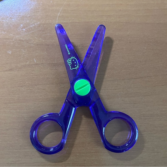 SANRIO 2001 HELLO KITTY PLASTIC SCISSORS SET PACK OF 3 - Picture 4 of 11